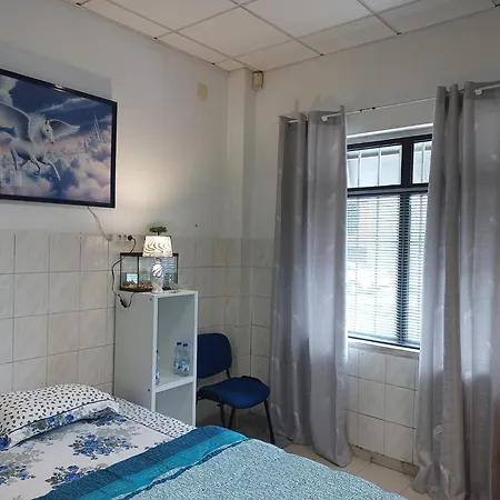 With Sharing Bathroom Apartman Mem Martins
